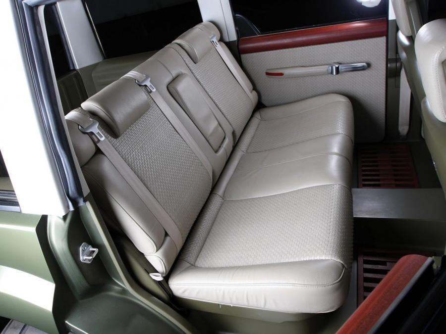  Ford Explorer Sportsman Concept 2001 года  (фото 24 из 30)
